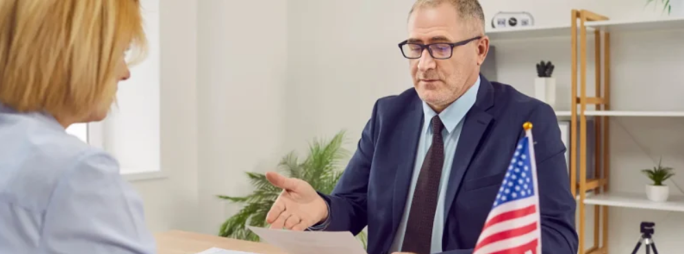 Dos personas hablando