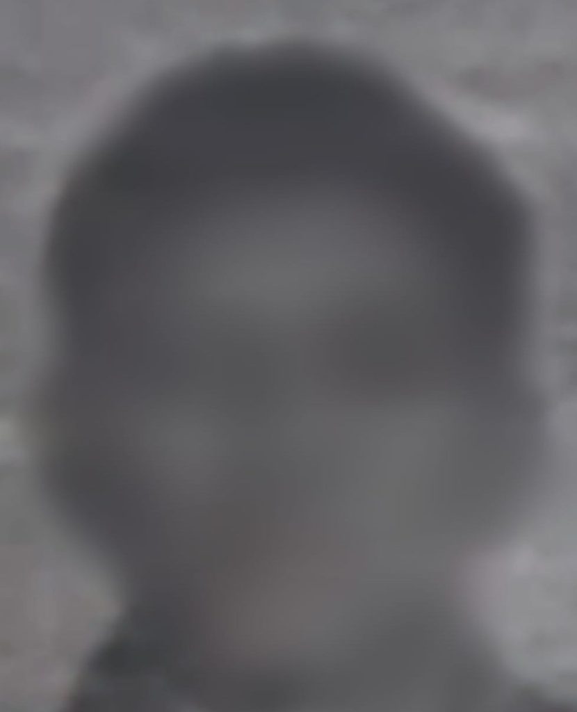 Una foto blureada del hombre