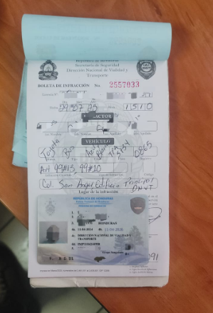 'Esquela' aplicada al conductor del bus 'rapidito'. Foto: DNVT.