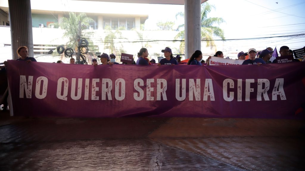 Mujeres manifestándose