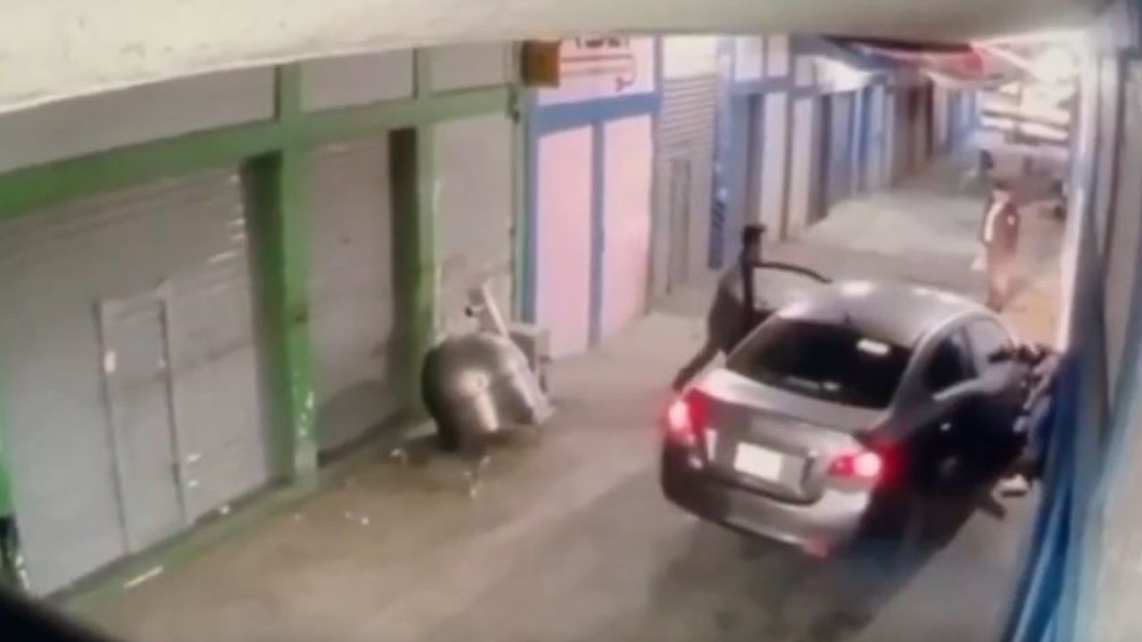 VIDEO: Mujer finge atropello al ser sorprendida por esposo a la salida de un motel