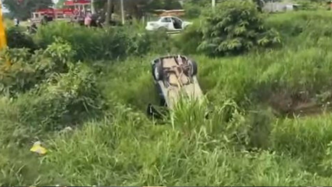 VIDEO: Salió a probar un carro para comprarlo y terminó en una hondonada en SPS