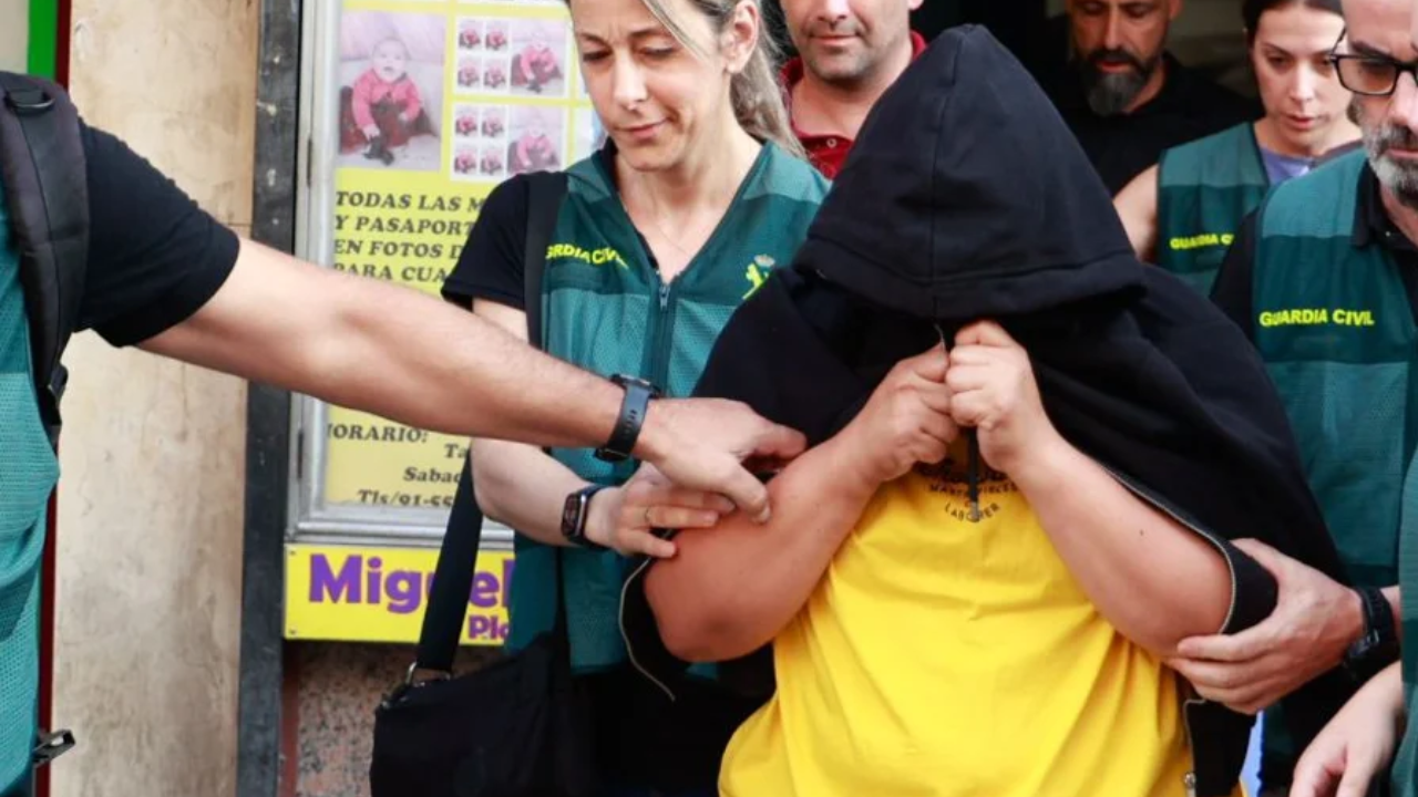 Madre es arrestada por matar a su bebé de 5 días y tirarla a la basura