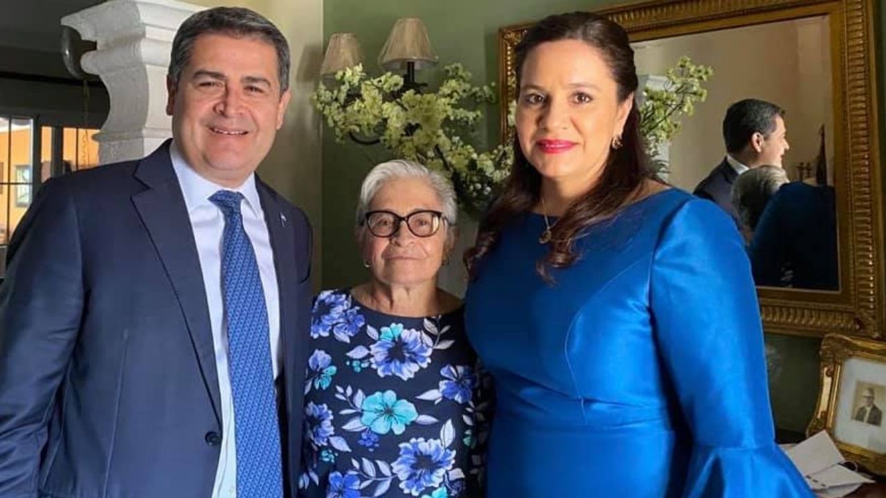 Restituyeron la visa a la madre de Juan Orlando: así reaccionó el expresidente