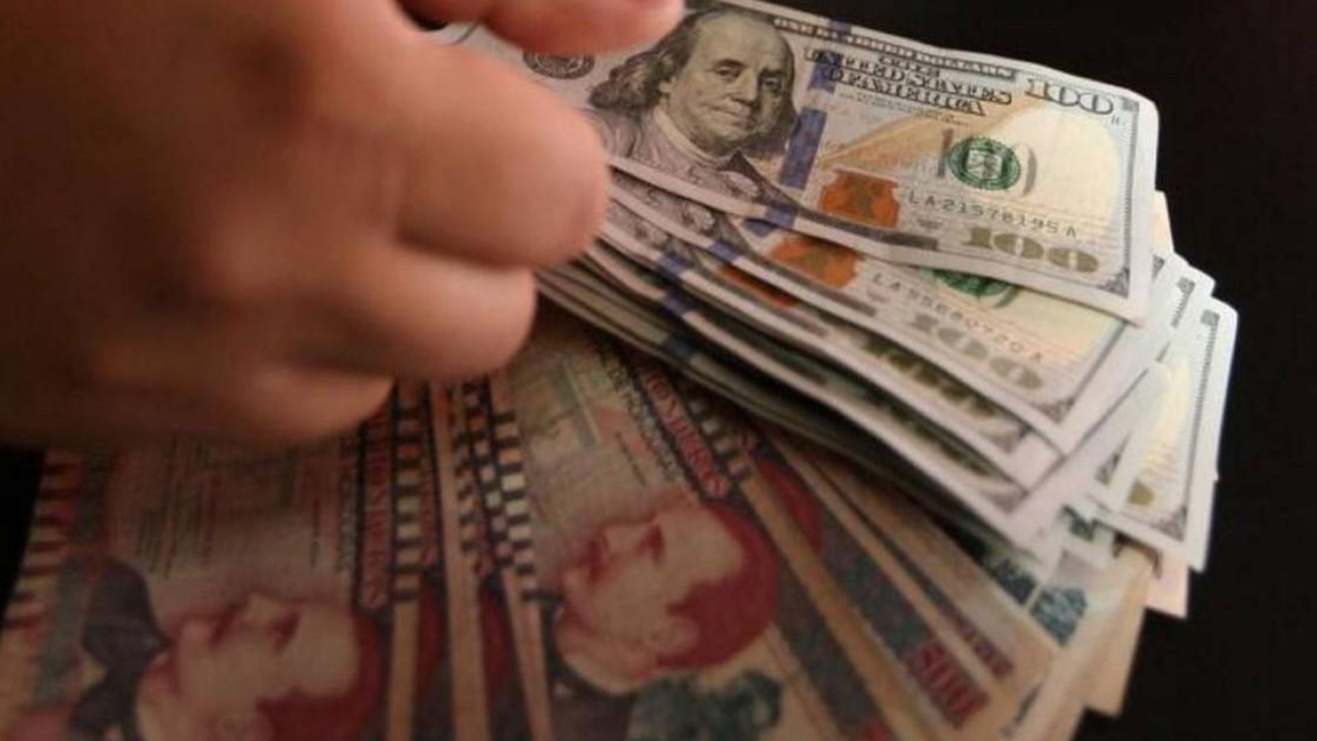 Reservas internacionales impulsan estabilidad del lempira frente al dólar