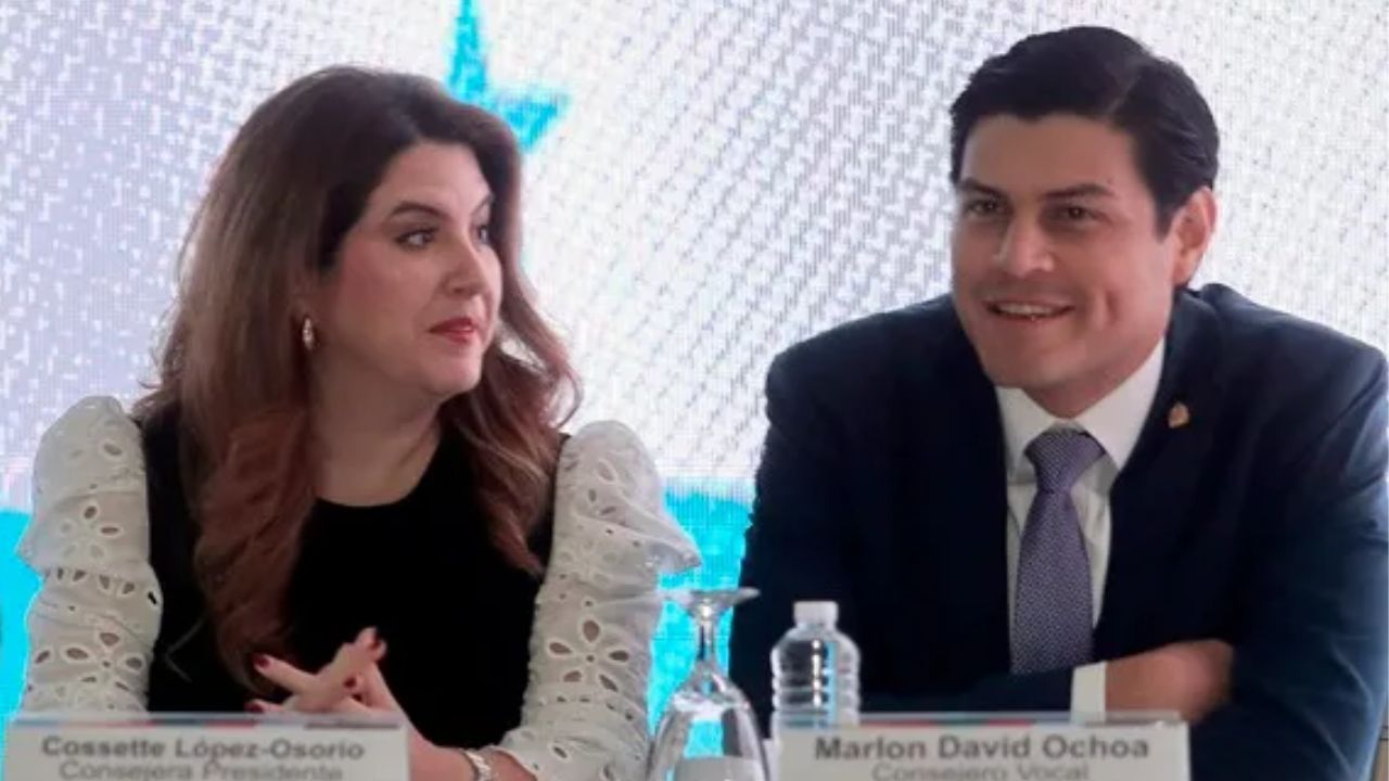 Marlon Ochoa denuncia modelo para fraude electoral; así lo reta Cossette López