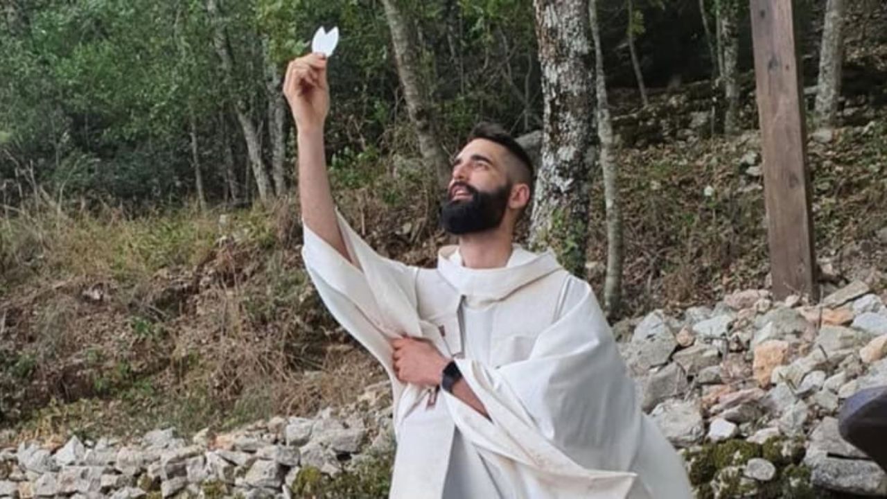 'Experto en aeronáutica' y 'un amigo' Así recuerdan a sacerdote hallado sin vida