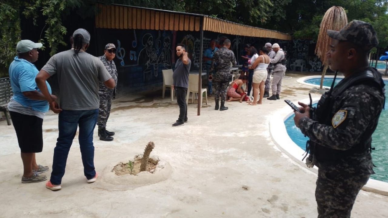 'Está durmiendo': desgarrador video de madre de niño muerto en su cumpleaños