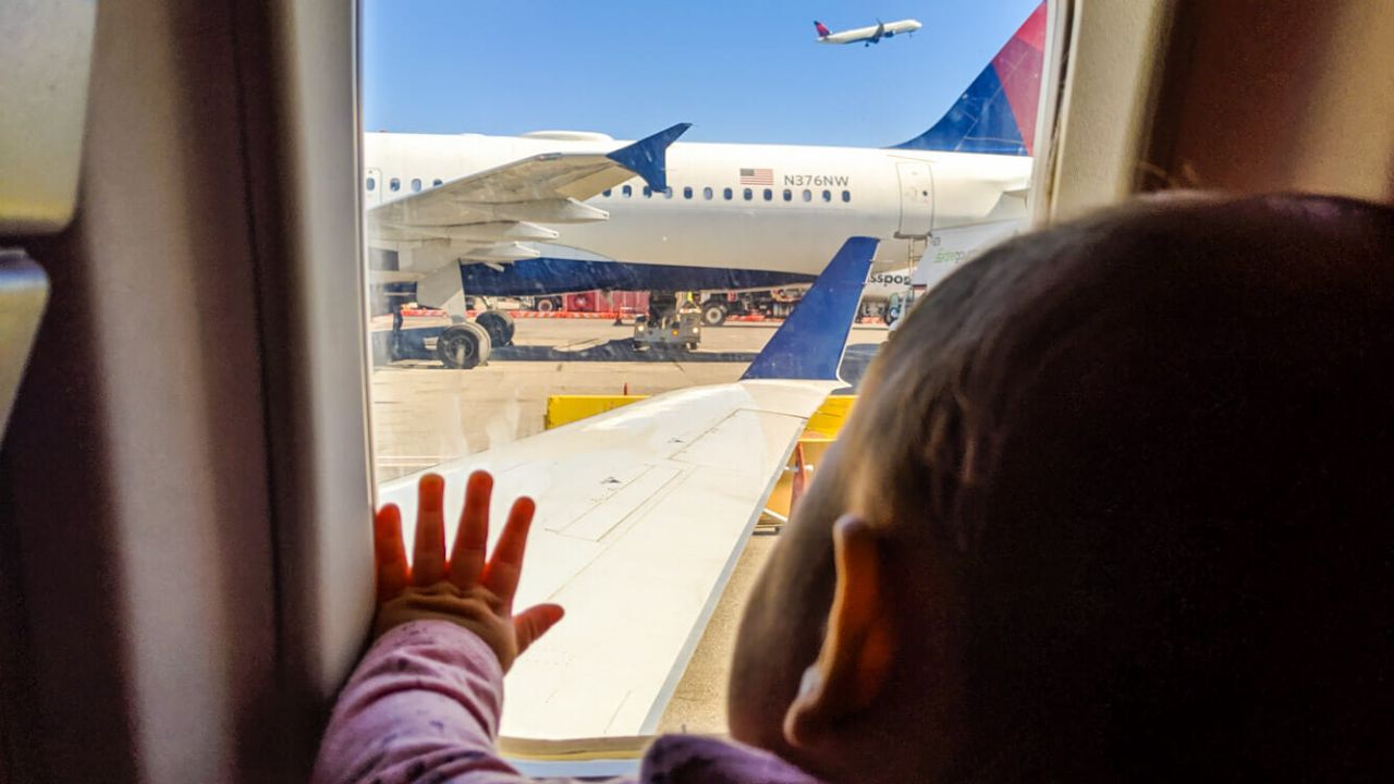 ¿Menores pueden viajar en avión para ingresar ilegalmente a Estados Unidos?