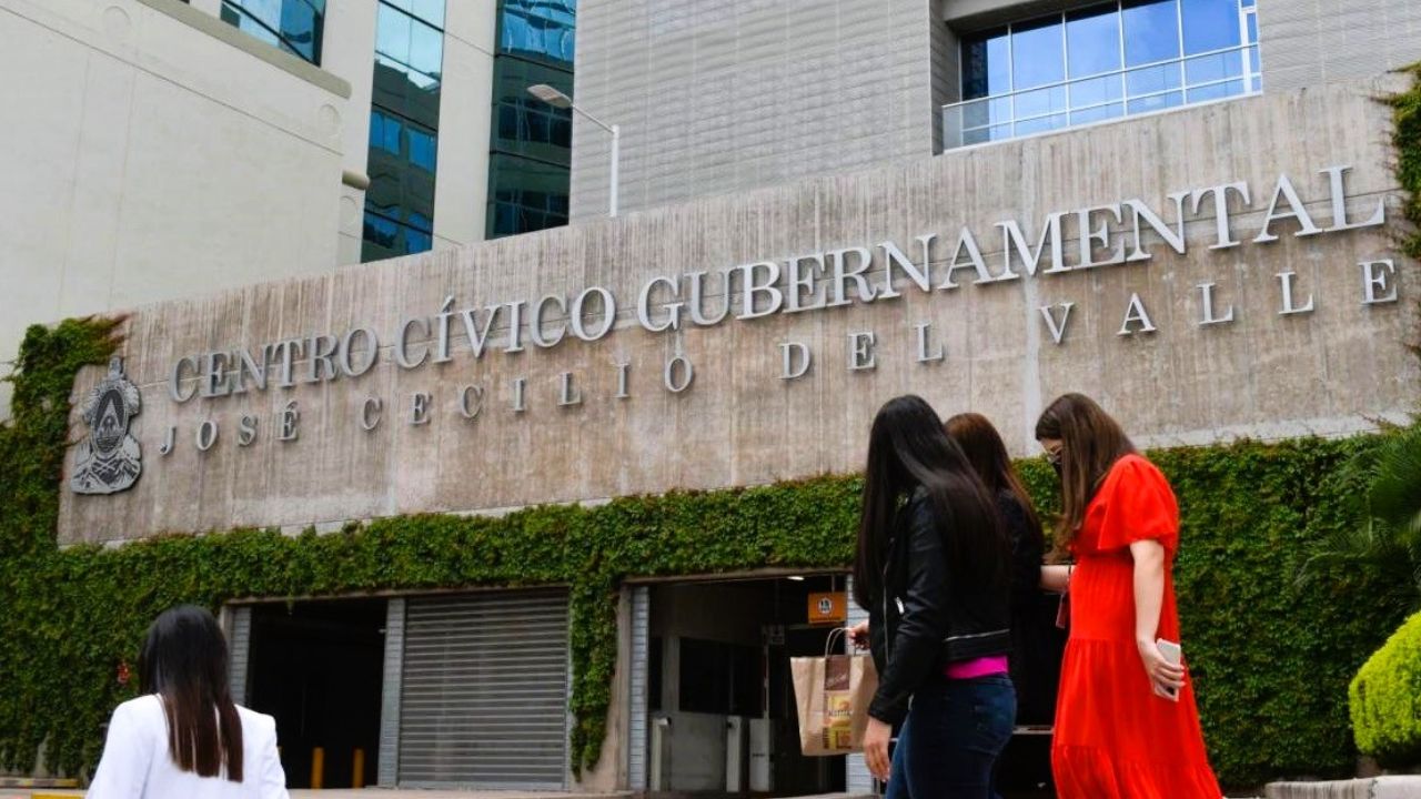 Amplían teletrabajo para empleados públicos hasta esta fecha por repunte del Covid