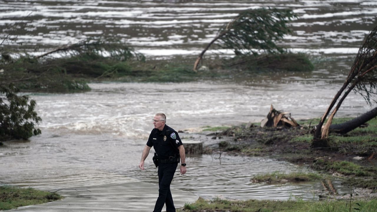 Suben a 52 las víctimas mortales por inundaciones en Texas, entre ellas 15 niños