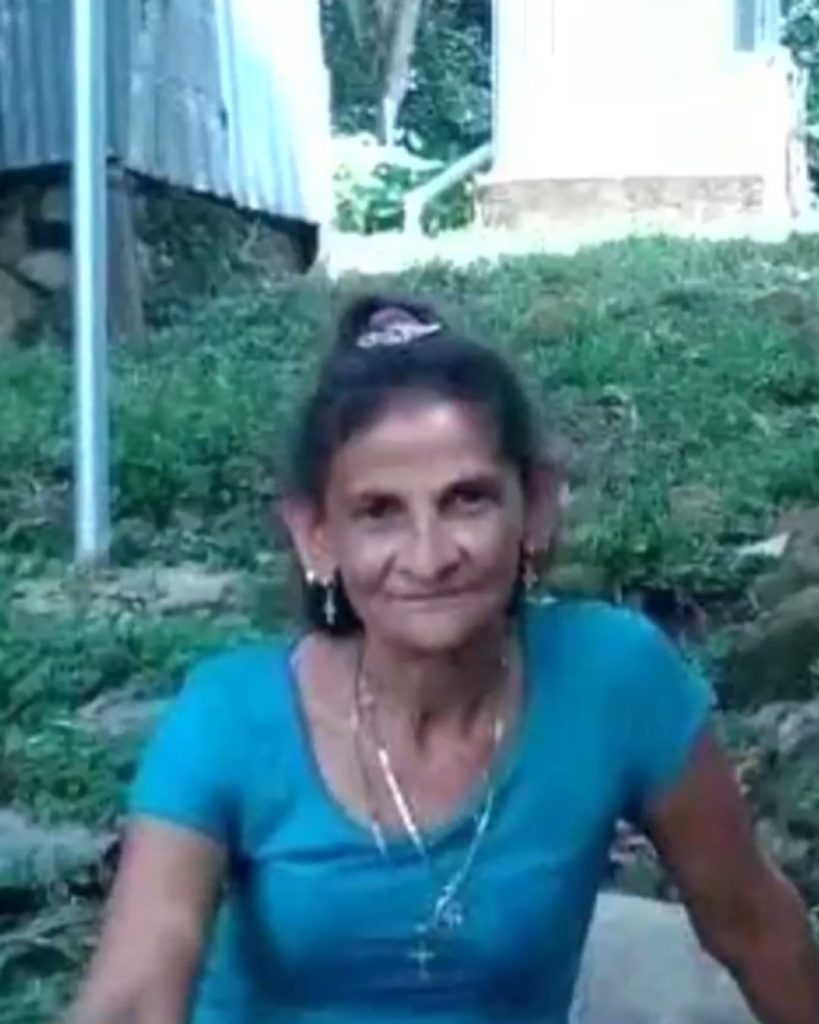 Una foto de la mujer