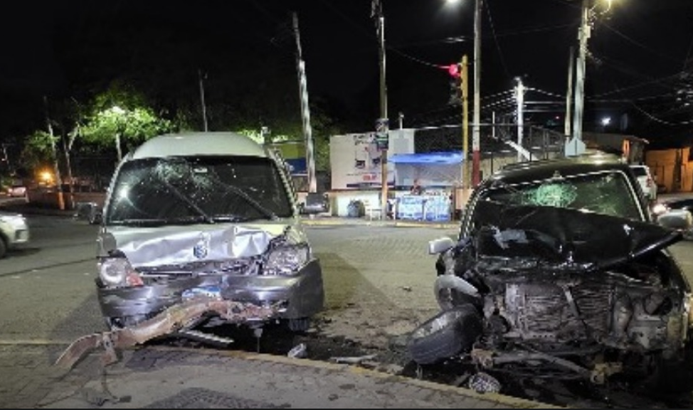 Así quedaron los carros tras el fuerte accidente de tránsito. Foto: redes sociales.