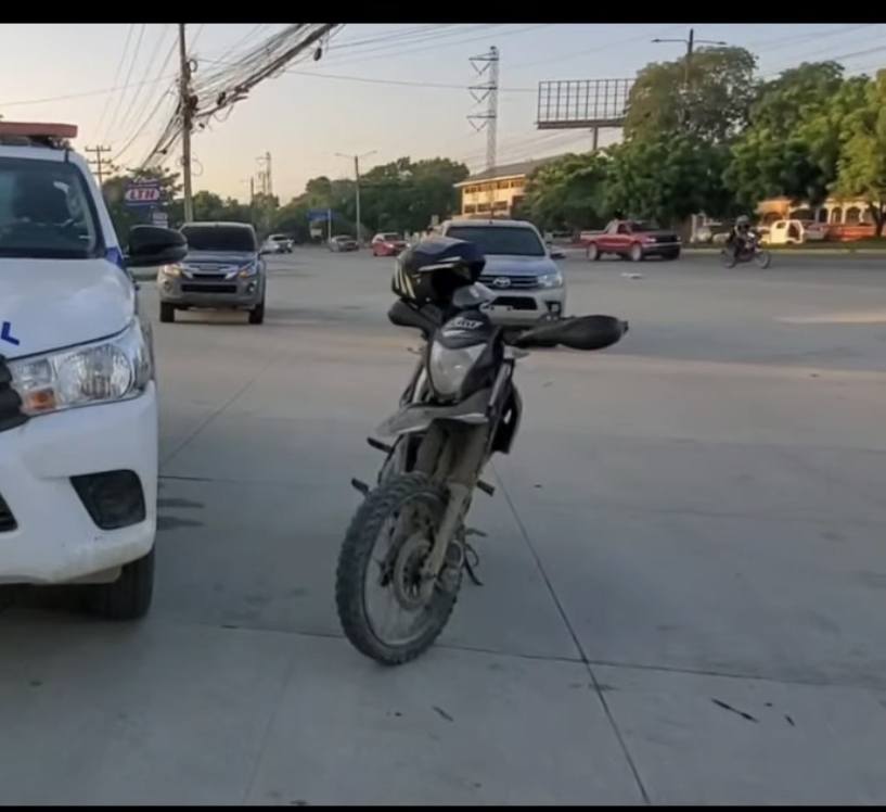 La motocicleta en el lugar