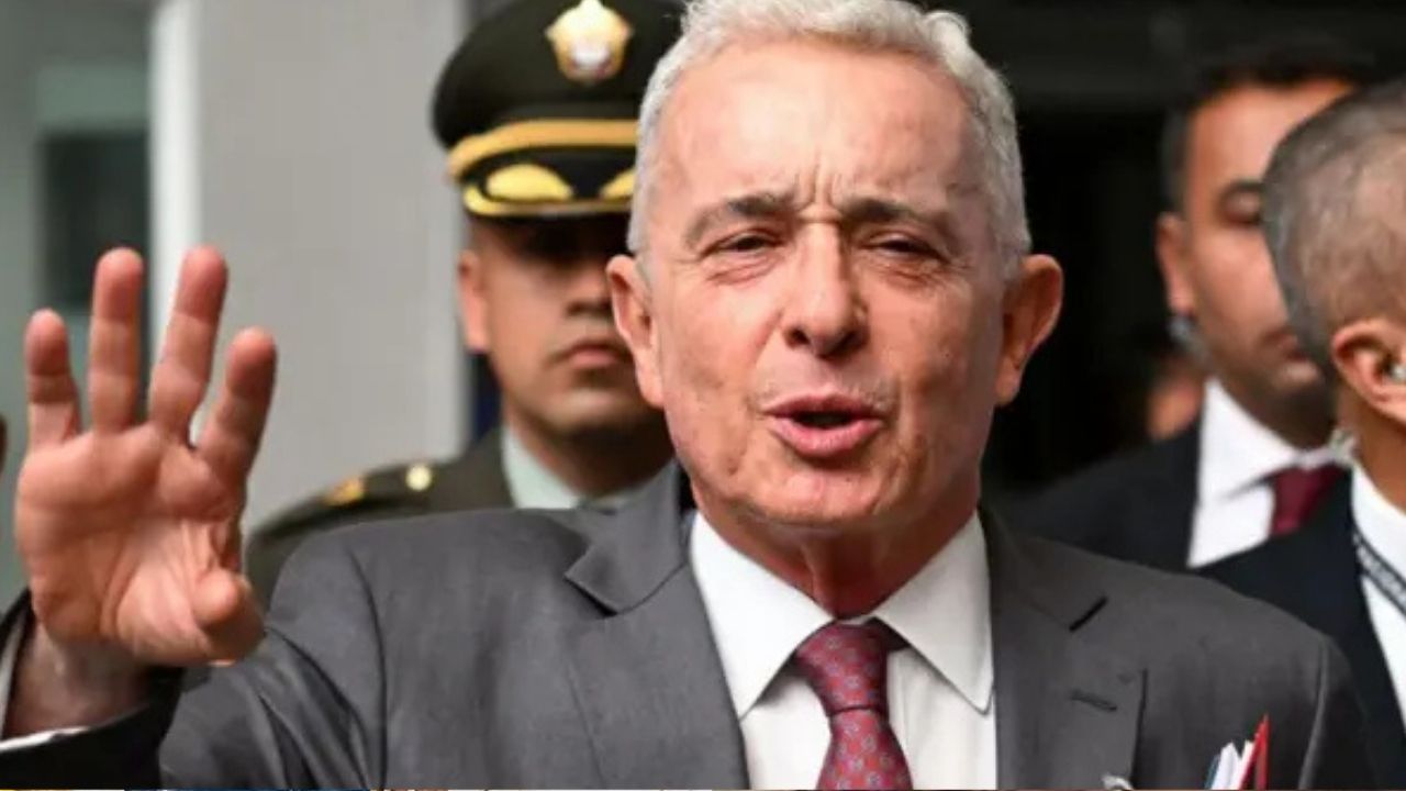 Expresidente colombiano Uribe sentenciado a 12 años de prisión