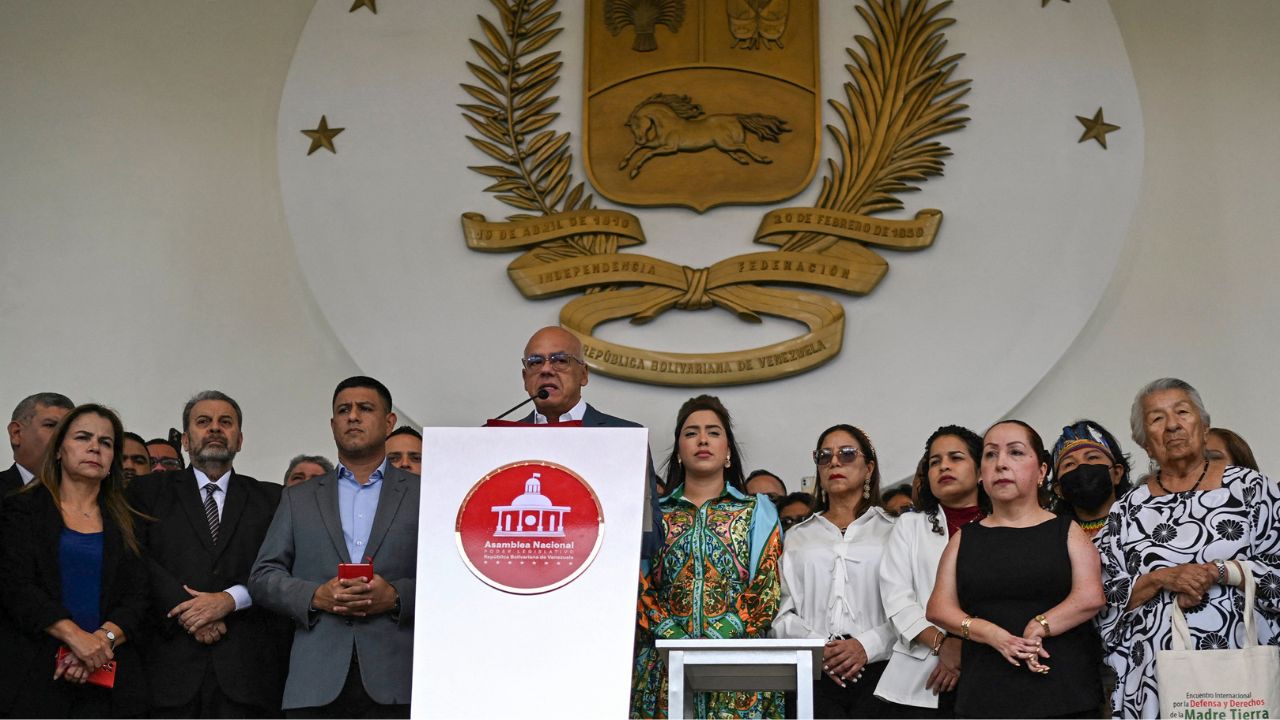 Parlamento de Venezuela respalda a Maduro y denuncia nueva 'agresión' de EE. UU.