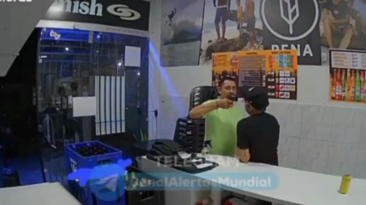 VIDEO: Cliente discute con vendedor, sale del negocio a buscar un arma y luego lo mata