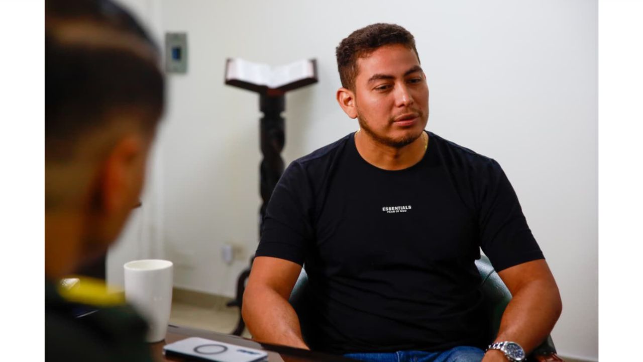 Imagen de Contador desempleado devuelve 7,500 dólares que se halló en un baño