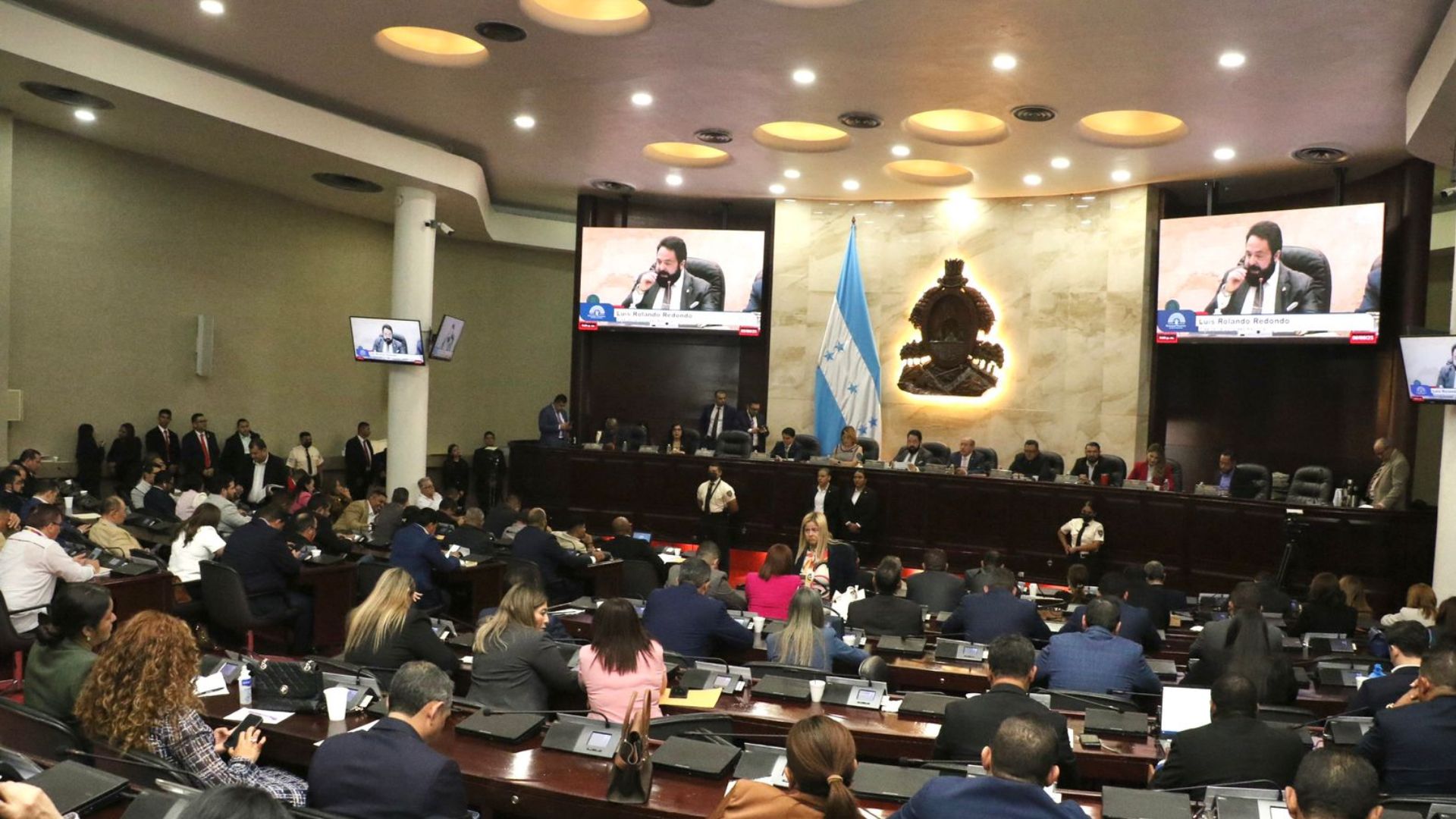 Redondo remite a comisión del CN iniciativa para extender plazo de adjudicación del TREP