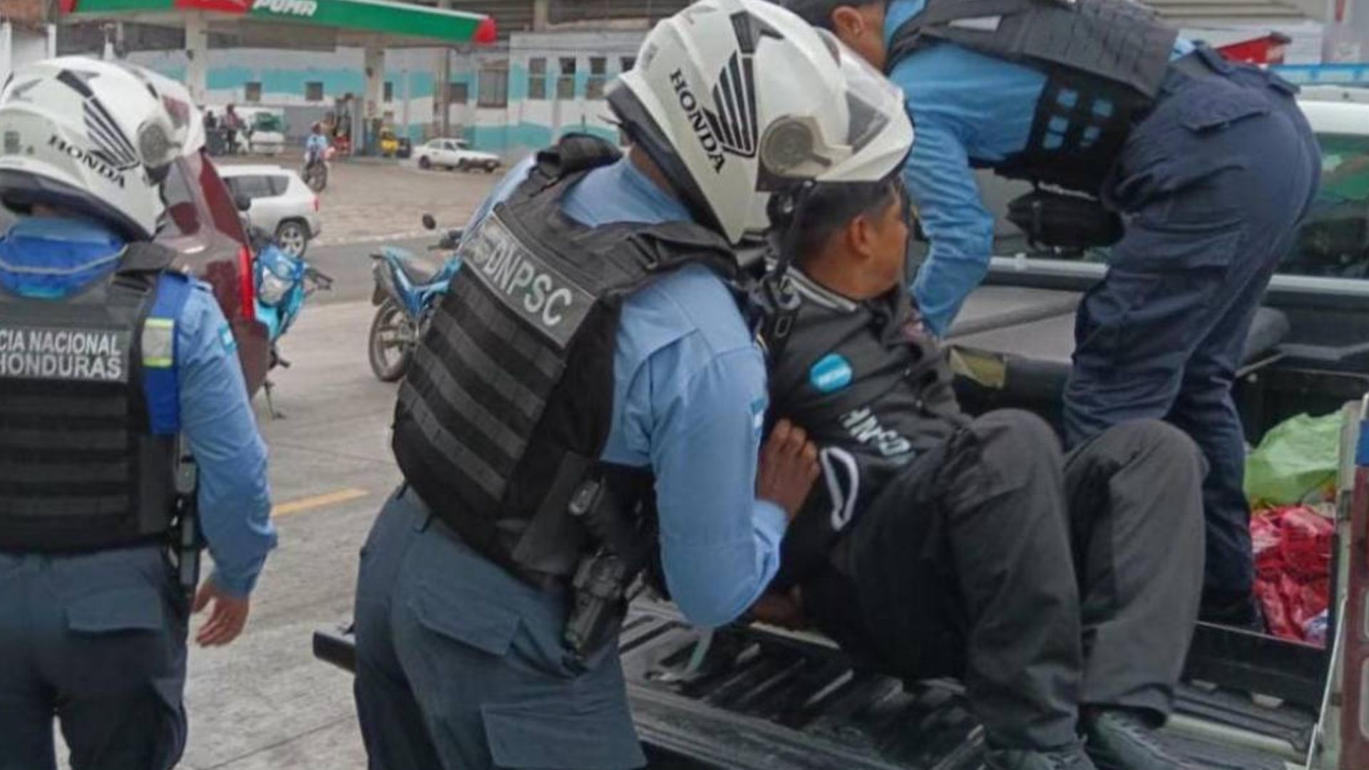 VIDEO: 'No me dejen morir', bombero tras disparo en gasolinera de Tegucigalpa
