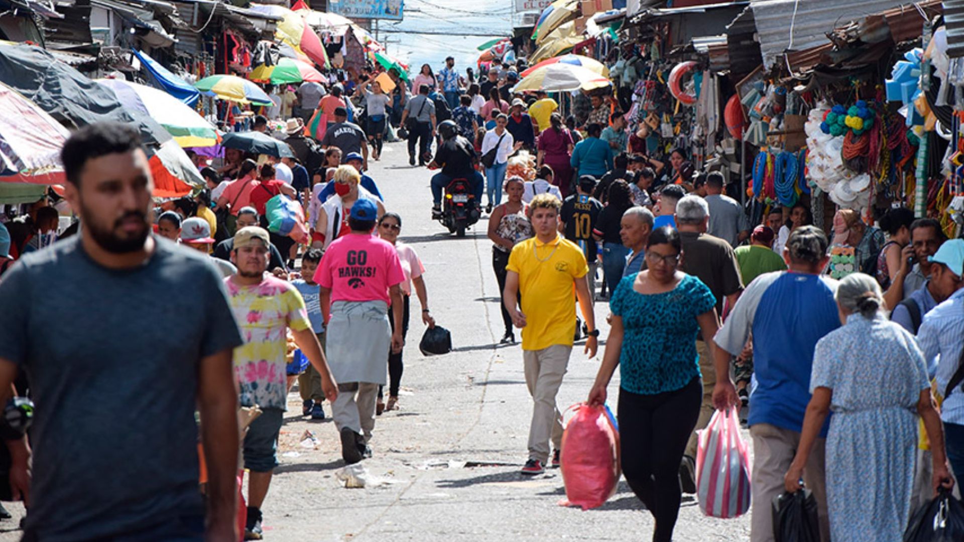 ¿Un millón de hondureños ya no son pobres? Economista revela contradicciones en las cifras