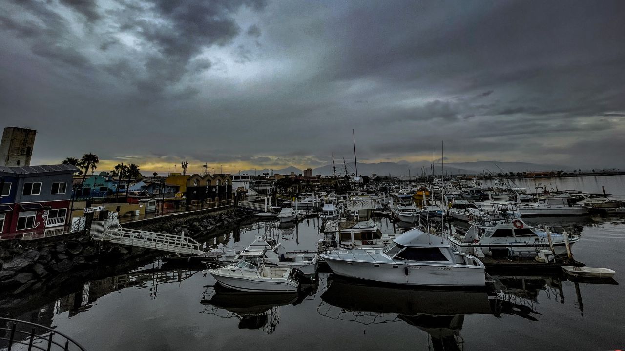 Imagen de Huracán Gil ya es tormenta tropical y se aleja del Pacífico mexicano