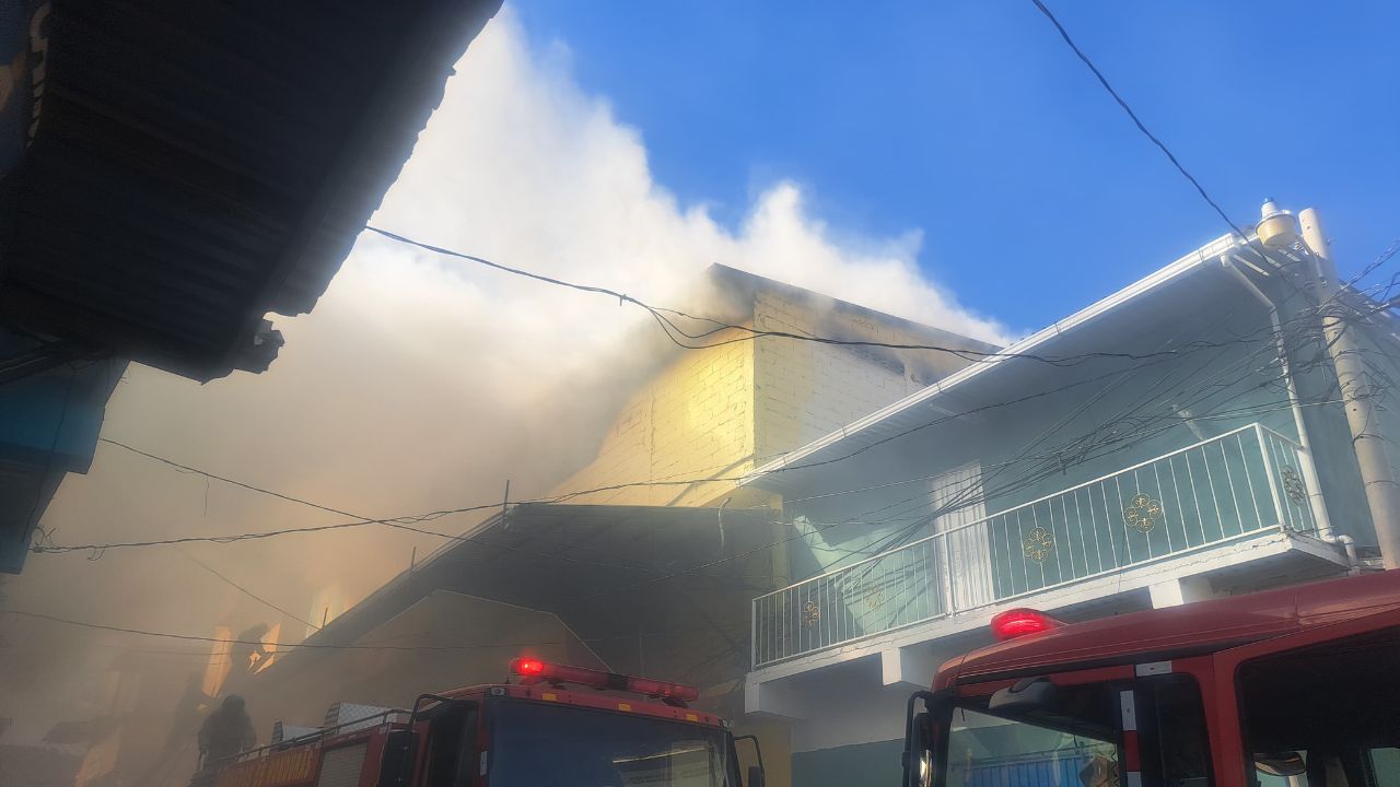 VIDEO: Pavoroso incendio consume reconocida bodega en el Mercado Zonal Belén