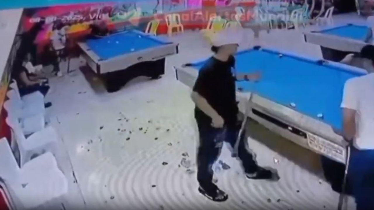 VIDEO: Matan a mecánico que jugaba partida de billar, revisaba su celular