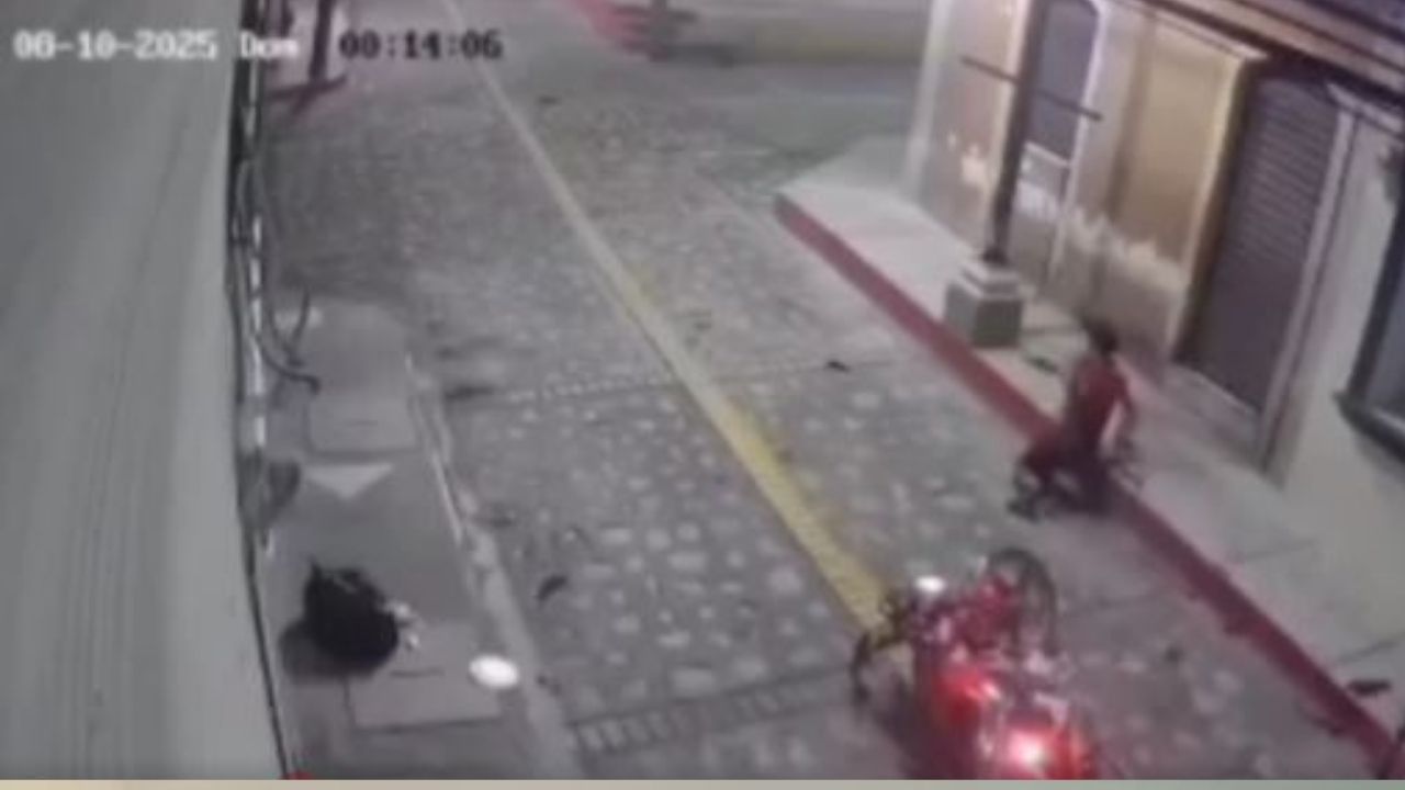 Motociclista es arrollado por taxi que se dio a la fuga; hecho quedó grabado