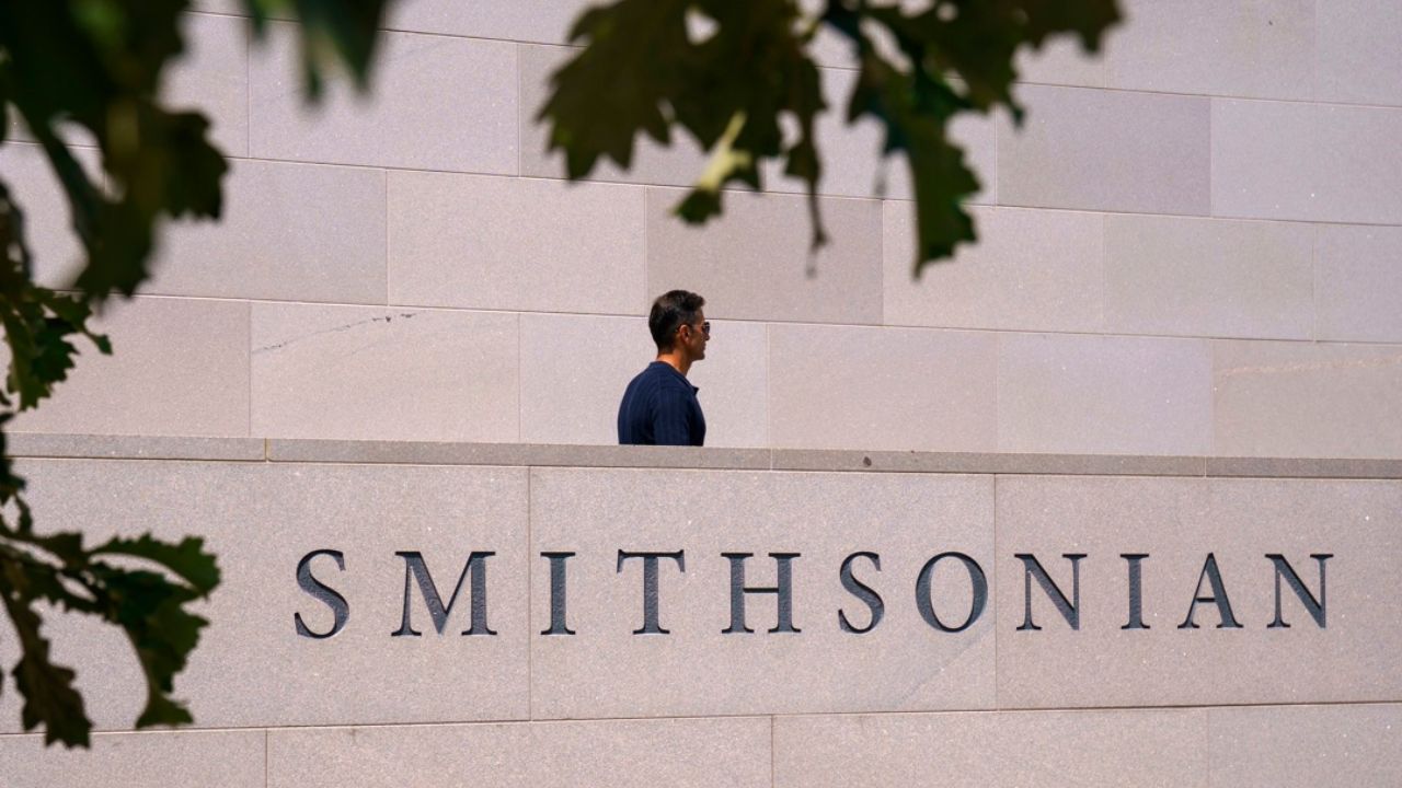 Trump critica al Smithsonian por enfocarse en 'la esclavitud' y no el 'éxito' de EE. UU.
