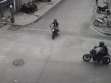 Graban fuerte accidente entre dos motociclistas en concurrida calle de Comayagüela