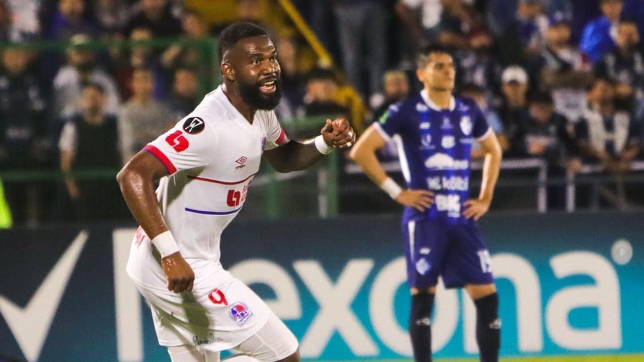 Olimpia sufre, pero gana y se pone a un paso de las semifinales en Concacaf