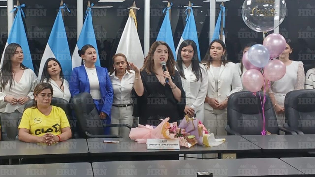 Con emotivo discurso, Cossette López-Osorio termina gestión como presidenta del CNE