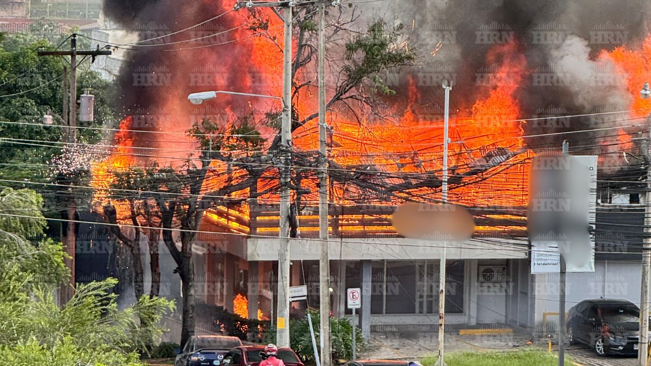 Incendio, tras explosión de 'chimbo' de gas, consumió un restaurante en el DC