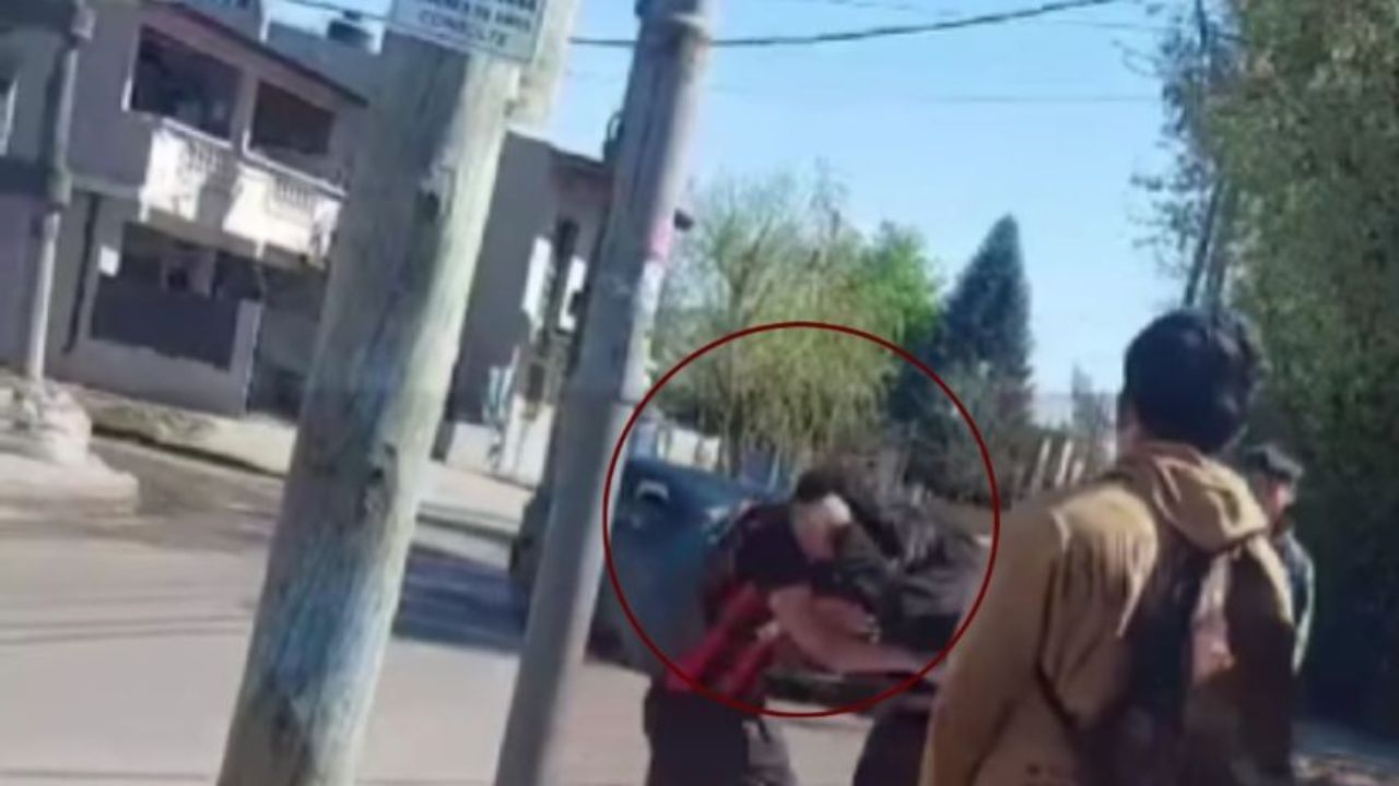 'Le clavó un cuchillo': menor es apuñalado por riña escolar frente a su madre