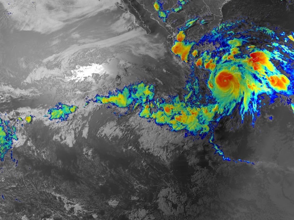Gabrielle se convierte en huracán categoría 4, está es su ruta