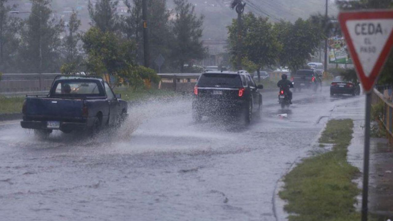 Vaguada en superficie generará más lluvias este fin de semana, advierte Cenaos