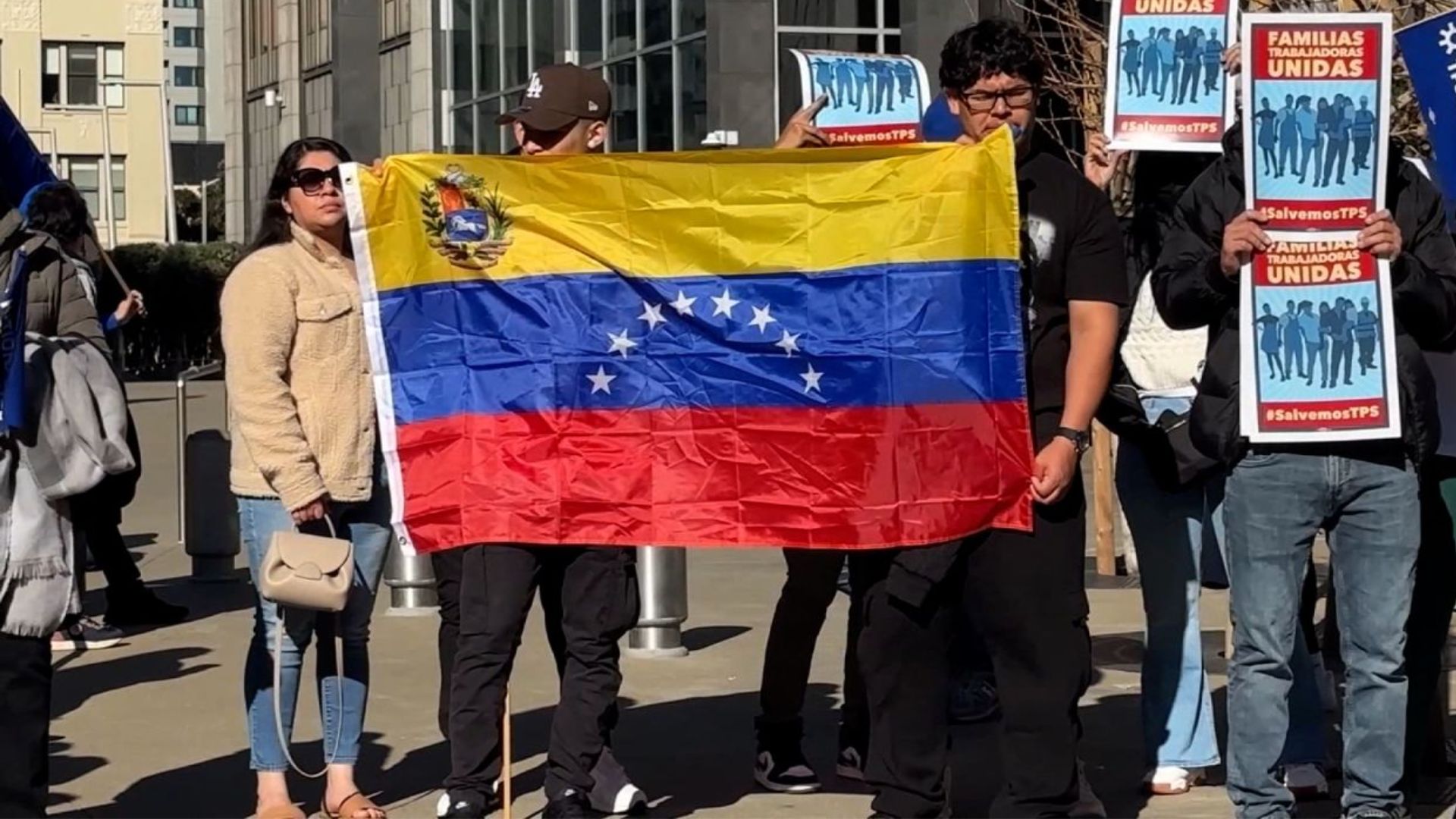 Trump pide al Supremo revocar el TPS de más de 300,000 venezolanos