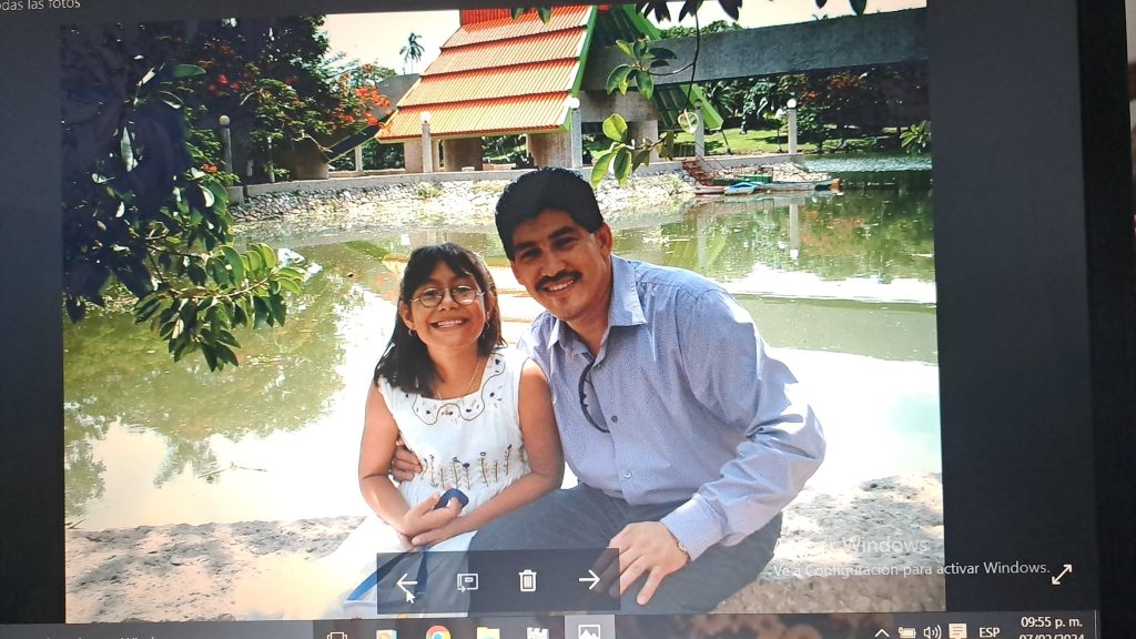 Francisco Morales junto a su hija Jessy, hace algunos años.