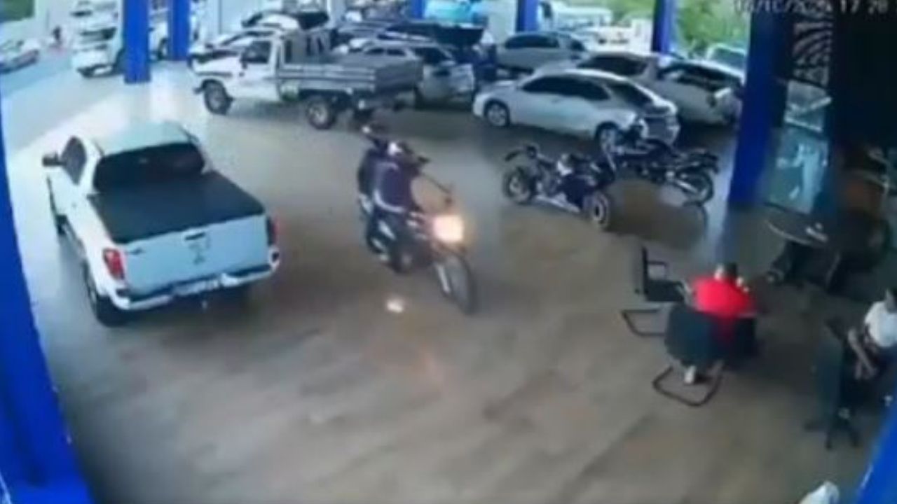 VIDEO: Hombres llegan a matar a empresario en su negocio de autos