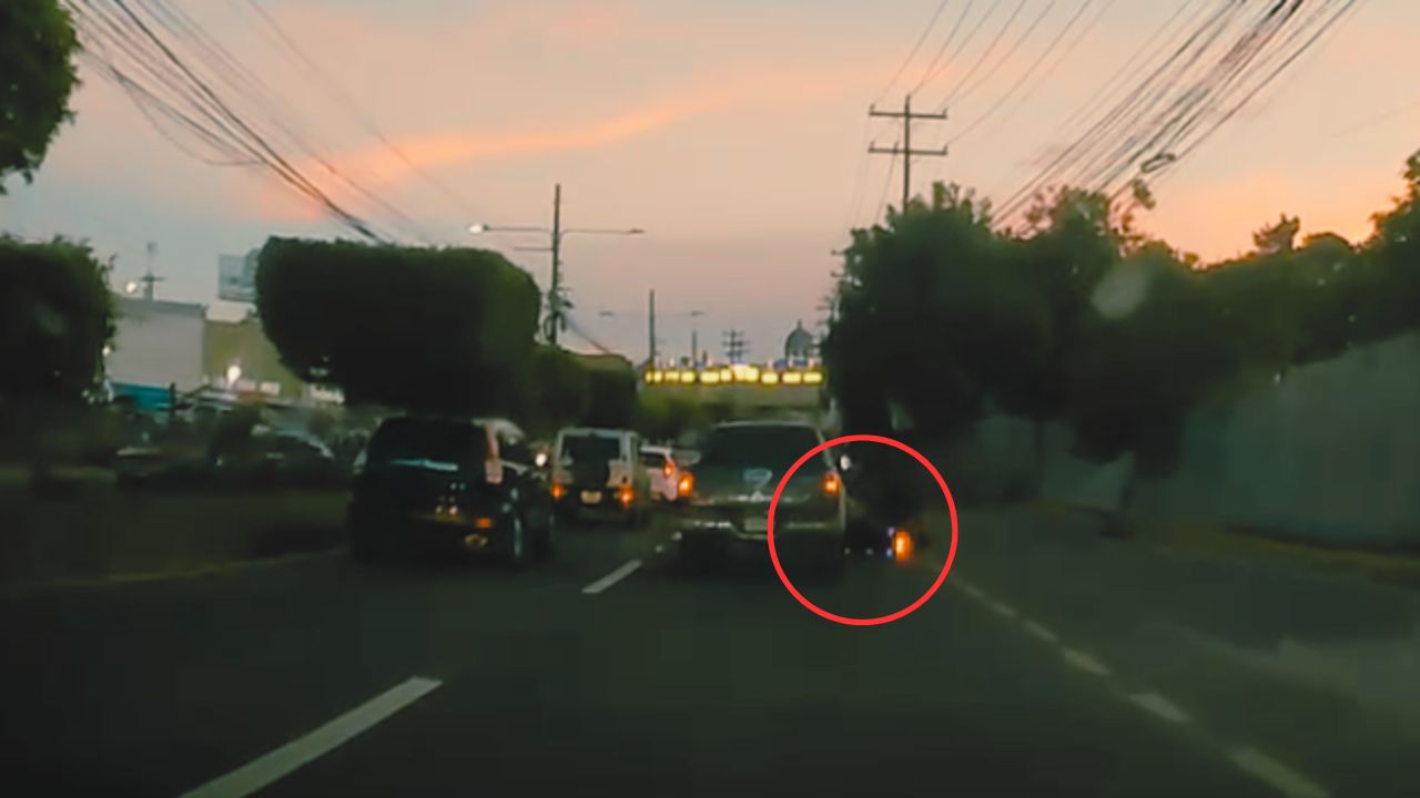 Vídeo: Conductor de carro atropelló a propósito a motociclista en anillo periférico