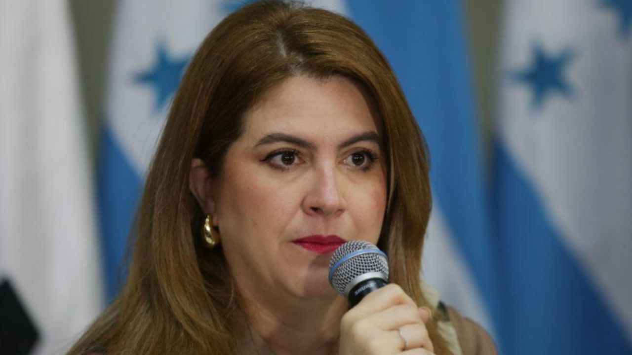 Cossette López denuncia amenazas de Marlon Ochoa por contrato del TREP
