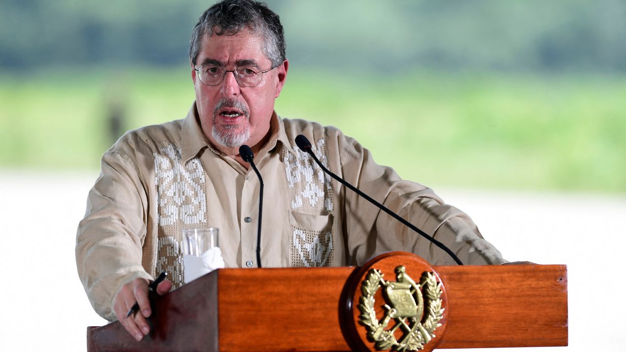 Fiscalía de Guatemala pide retirar inmunidad al presidente por fuga de pandilleros