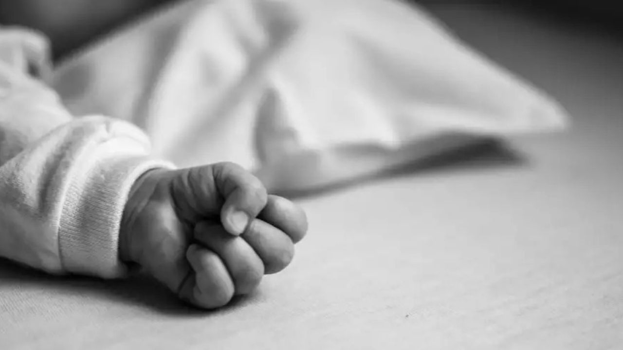 Niña de cinco años provoca la muerte de su hermanita de 21 días de nacida por celos