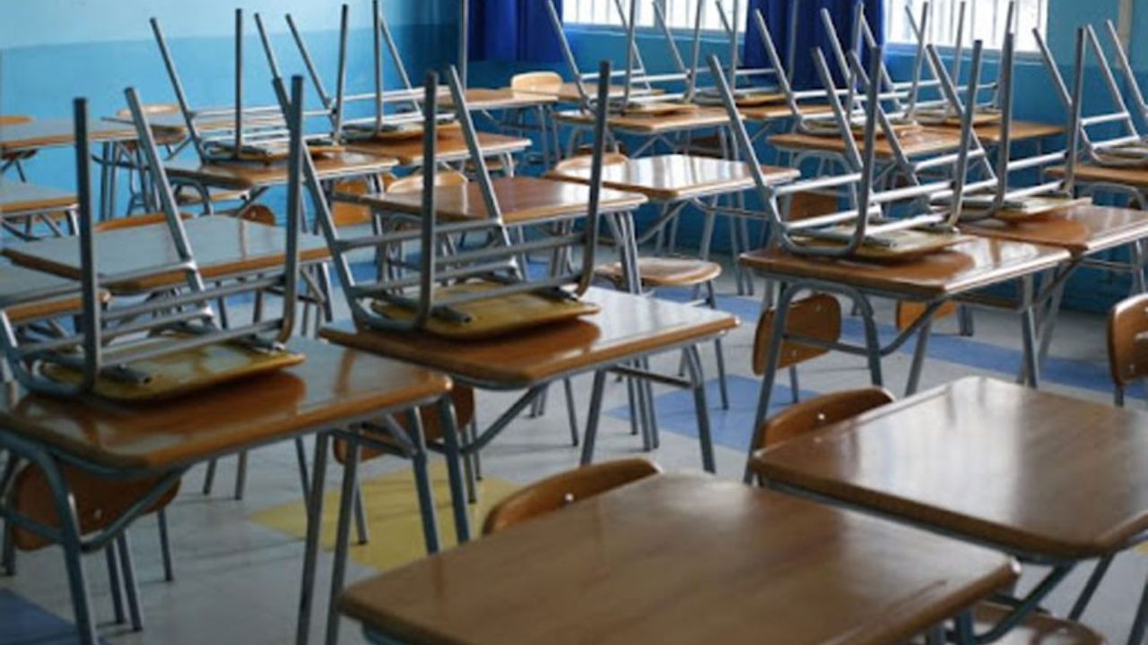 Educación anuncia suspensión de clases presenciales en zonas en alerta roja