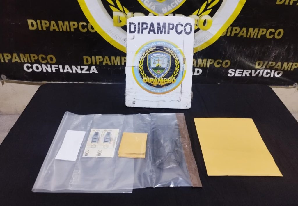 Parte de lo decomisado