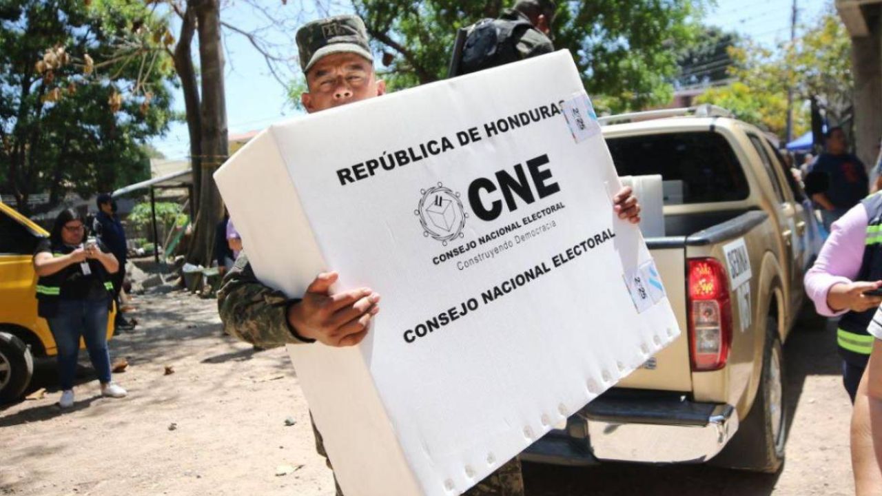 Horas clave: CNE recibirá este domingo ofertas del GPS para rastrear maletas electorales