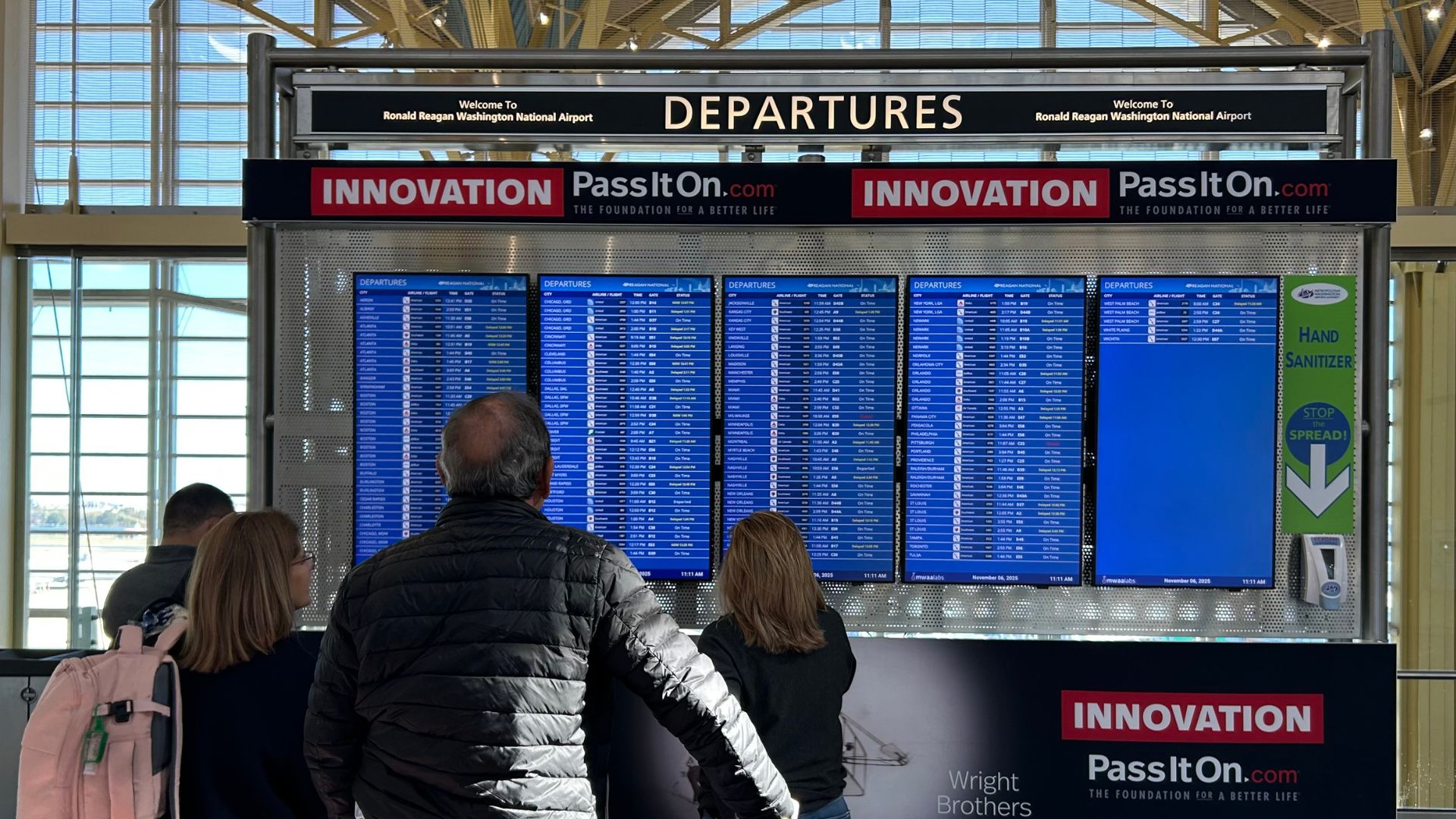 ¿Por qué se cancelaron más de 800 vuelos en EE. UU. tras el cierre federal?