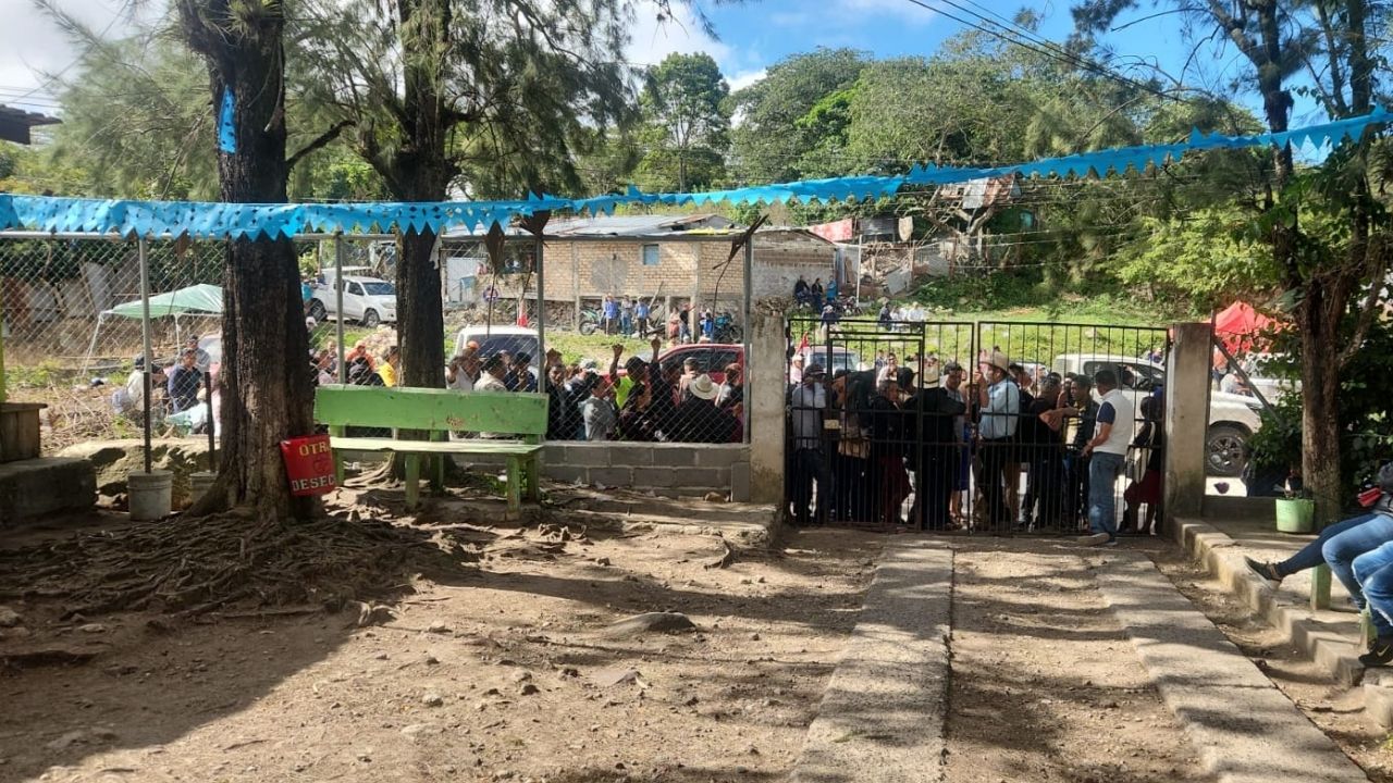 Liberales bloquean elecciones en el municipio de San Antonio de Flores por está razón