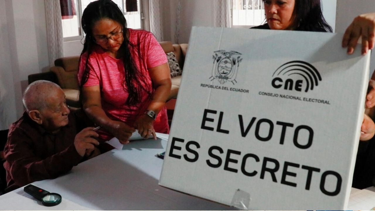 Concluye el escrutinio que ratifica el triunfo del "No" en las urnas en Ecuador